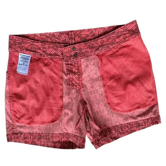 COLUMBIA NWOT OMNI SHIELD SATURDAY TRAIL AZTEC PATTERNED SHORTS | SIZE: 6 - Picture 7 of 10